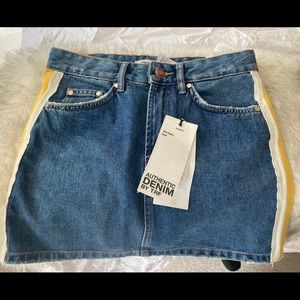 Medium denim skirt